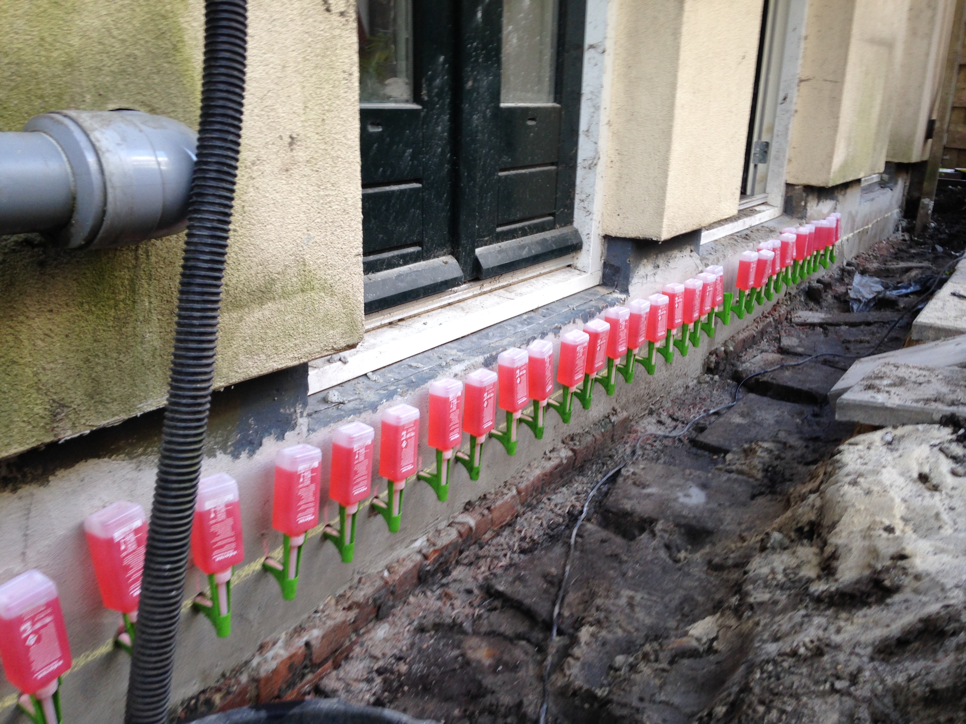 Optrekkend Vocht Montage Gevel