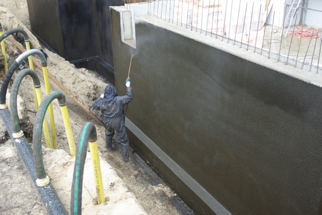 Bitumen Kelderwand Spuiten 1