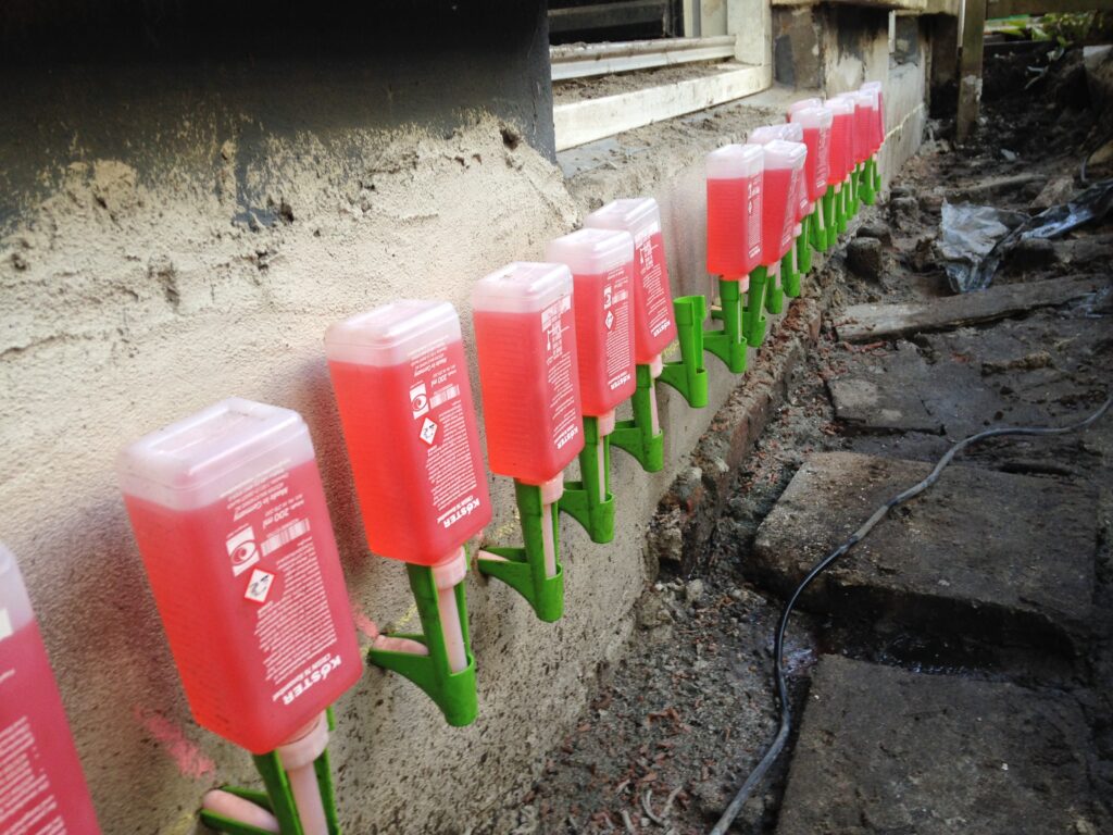 Injectie van een scheur in beton