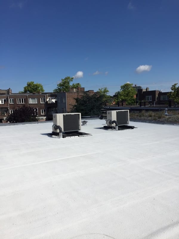 Köster 21 witte dakcoating aanbrengen op een plat dak