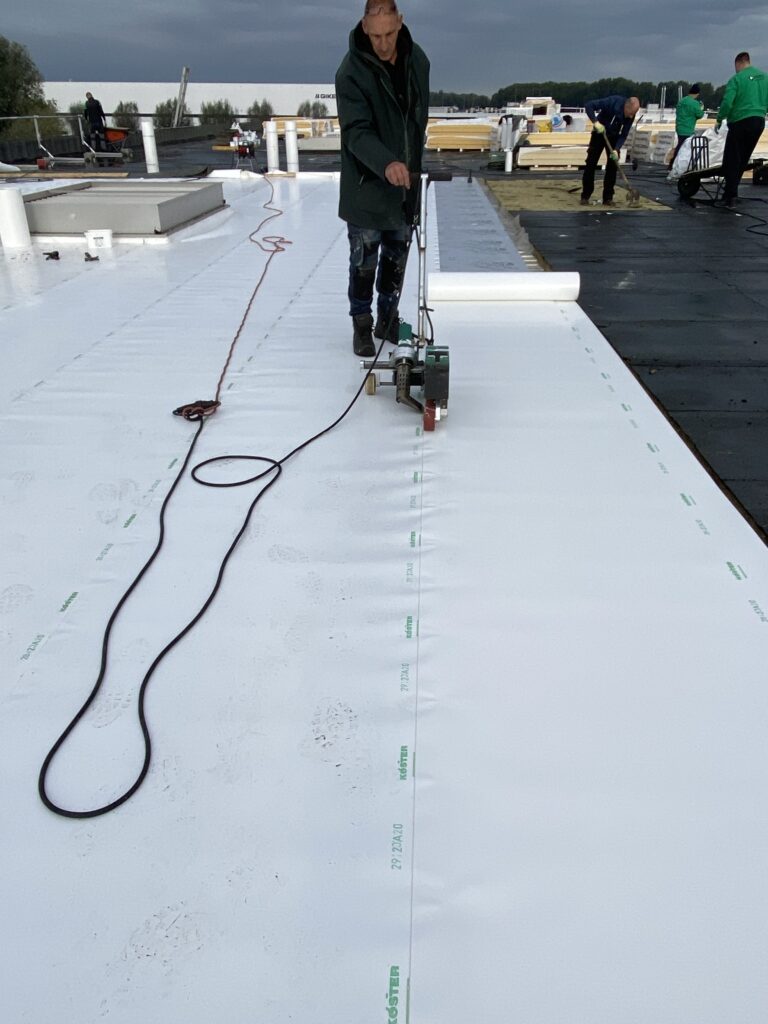Afgewerkt wit TPO-dak