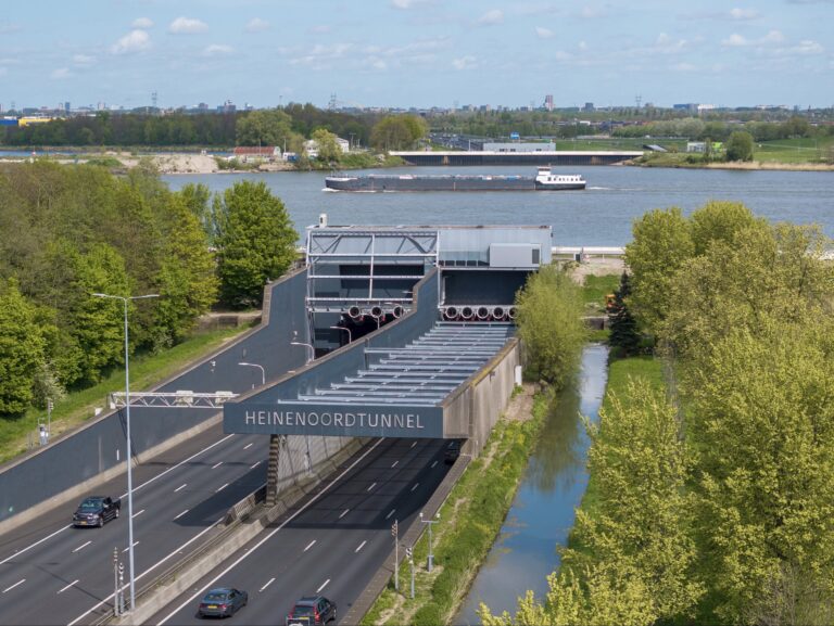 Bluswaterbassin Heinenoordtunnel afgedicht met Köster TPO Aqua