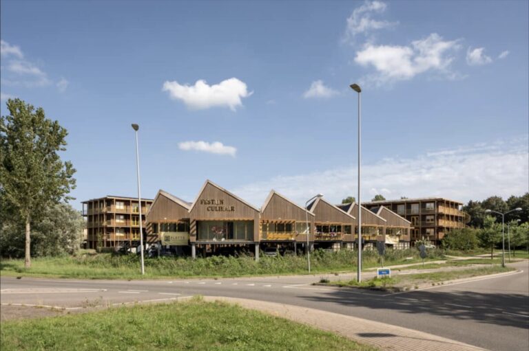 Houten Hotel Almere